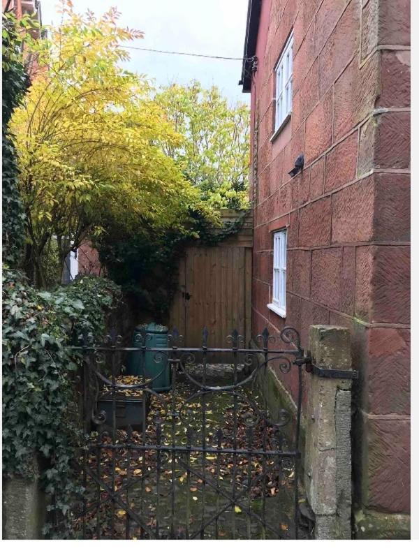 Pear Tree Cottage Courtyard Shrewsbury Exterior photo